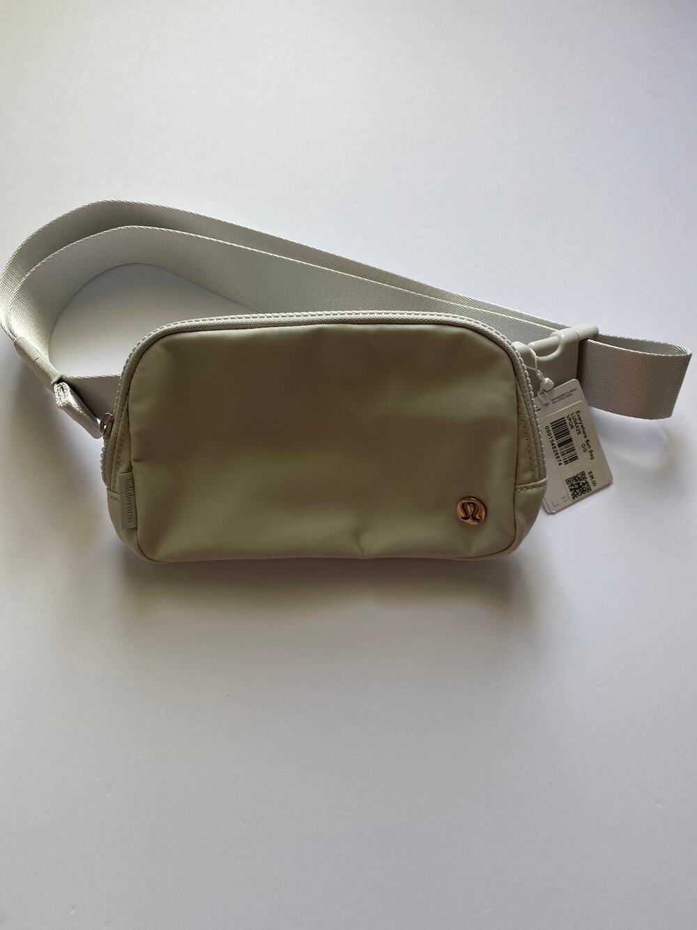 New with Tags Lululemon Everywhere Belt Bag • Vapor Off White • Small 1L